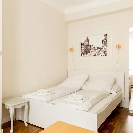 Otto Studios Apartment
